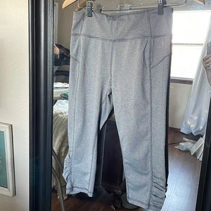 Danskin Now fitted leggings capri length small